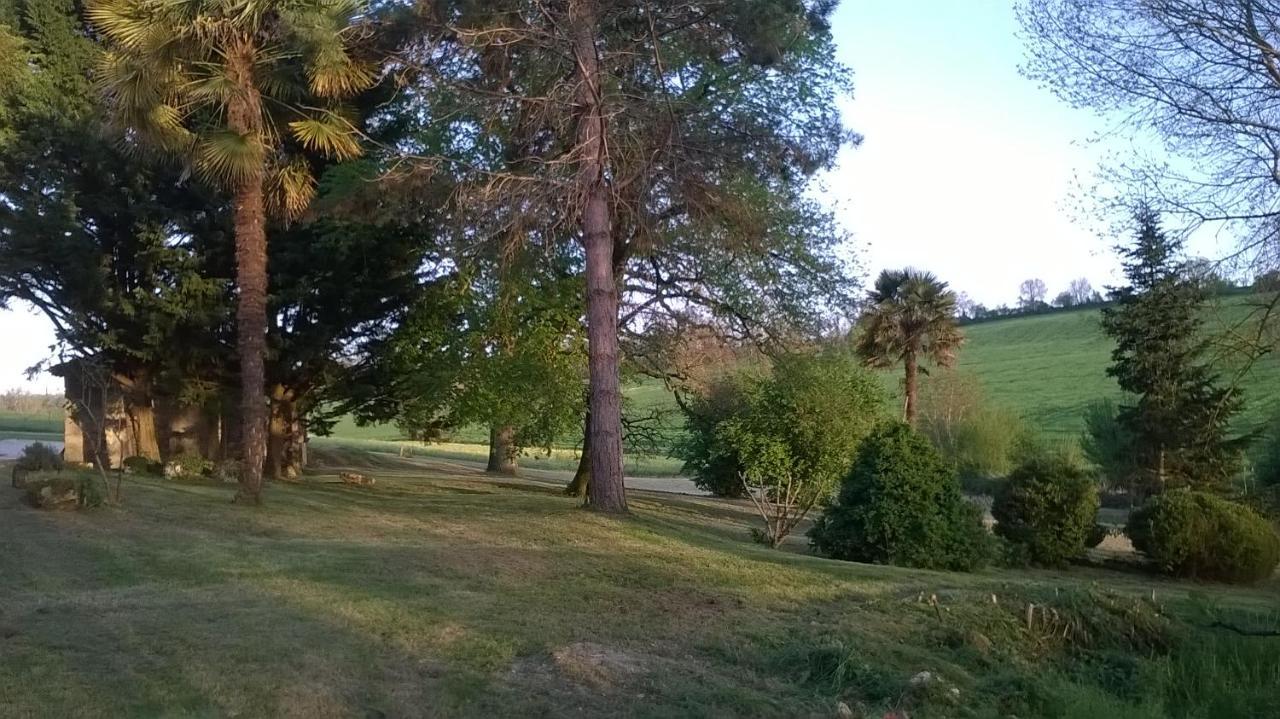 مبيت وإفطار Moncrabeau Le Logis Du Pradet المظهر الخارجي الصورة